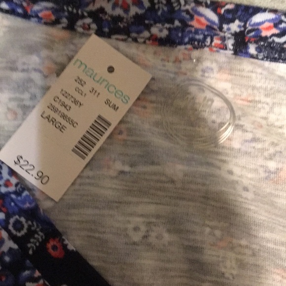 Maurice’s Large V neck T shirt blouse NWT - Picture 6 of 6